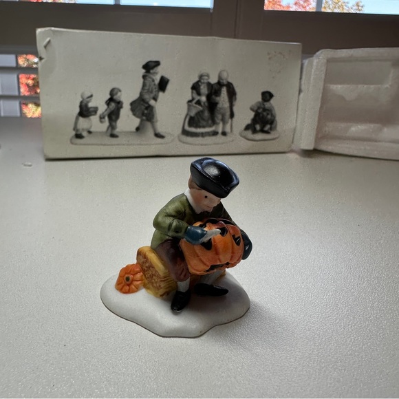 RETIRED: Department 56 “Sleepy Hollow” Set of 3 Miniatures - Picture 6 of 9